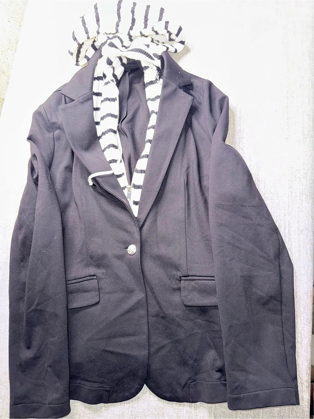 Tahari Women’s Large Black Blazer w/ Removable Striped Hoodie Insert 2-in-1